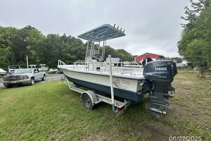 22' Twin Vee port aft profile