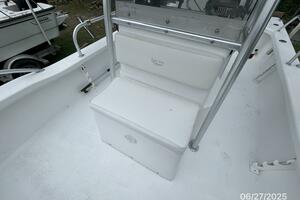 22' Twin Vee foredeck seating