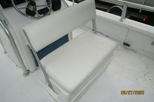 22' Twin Vee helmseat reversed