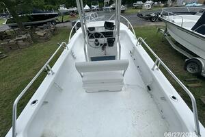 22' Twin Vee cockpit forward