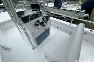 22' Twin Vee helm2