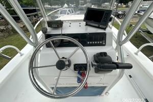 22' Twin Vee helm3