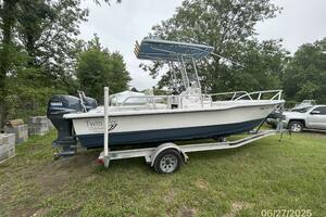 22' Twin Vee starboard profile