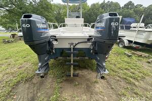 22' Twin Vee aft profile