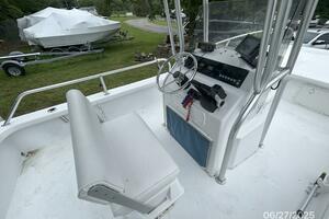 22' Twin Vee helm1