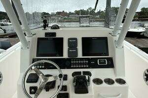 2015 Edgewater 280 CC thumbnail 12