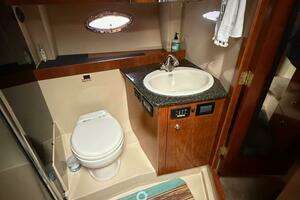 2006 Cruisers Yachts 420 Express thumbnail 23