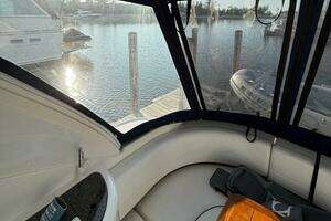 2006 Cruisers Yachts 420 Express thumbnail 14