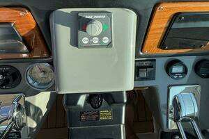2006 Cruisers Yachts 420 Express thumbnail 10