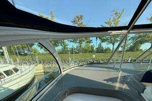 2006 Cruisers Yachts 420 Express thumbnail 4