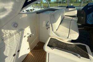 2006 Cruisers Yachts 420 Express thumbnail 5