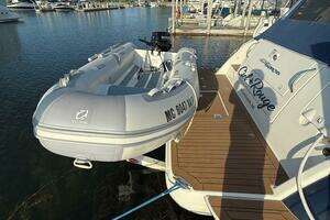 2006 Cruisers Yachts 420 Express thumbnail 35