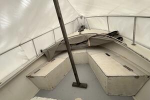 MorganBay 22 forward seating, storage, bowrail