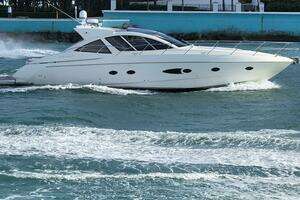 2010 Azimut Atlantis 54 thumbnail 1