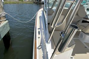 25' Hunt port side deck