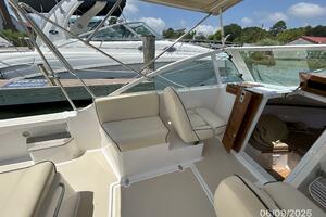 25' Hunt upper deck port