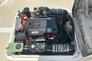 25' Hunt main engine access2