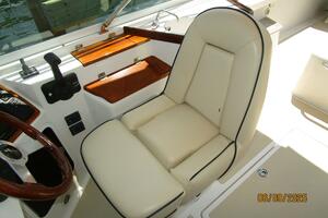 25' Hunt helmseat