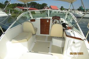 25' Hunt upper deck forward