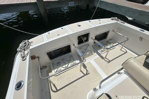 25' Hunt transom storage access
