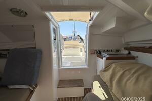 25' Hunt cabin aft