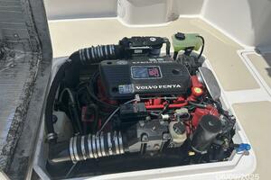 25' Hunt main engine access3