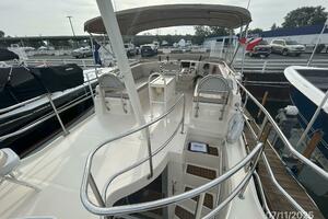 39' Mainship sundeck forward1