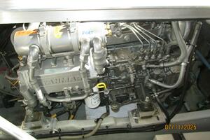 39' Mainship port main engine
