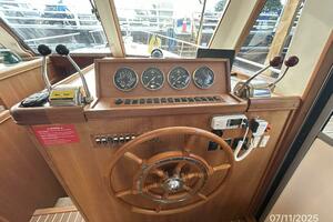 39' Mainship lower helm2