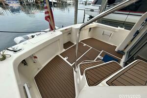 39' Mainship aftdeck1