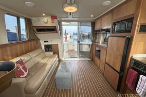39' Mainship salon aft