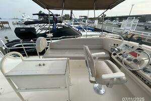 39' Mainship flybridge port