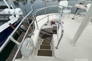 39' Mainship flybridge-aftdeck stairs