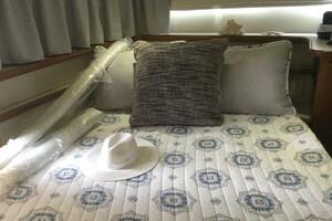 43ft Carver Yacht For Sale