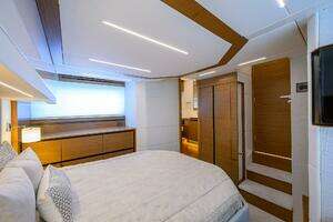 2023 Tiara Yachts C49 thumbnail 19