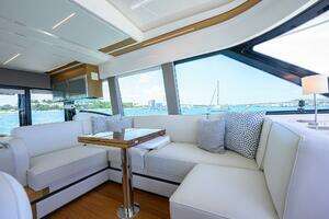 2023 Tiara Yachts C49 thumbnail 8