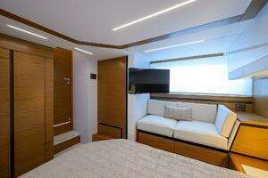 2023 Tiara Yachts C49 thumbnail 23