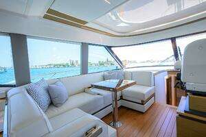2023 Tiara Yachts C49 thumbnail 7