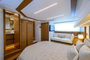 2023 Tiara Yachts C49 thumbnail 22