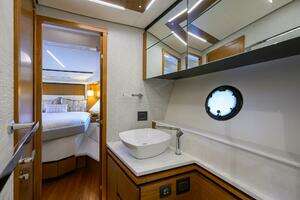 2023 Tiara Yachts C49 thumbnail 30