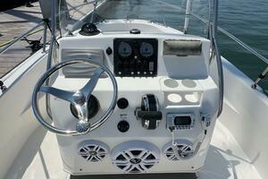 2016 Boston Whaler 180 Dauntless