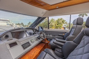 2021 Riviera 6000 Motor Yacht thumbnail 29