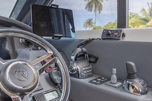 2021 Riviera 6000 Motor Yacht thumbnail 30