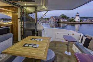 2016 Riviera 5000 Sport Yacht thumbnail 12