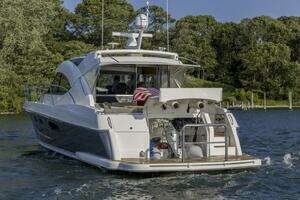 2016 Riviera 5000 Sport Yacht thumbnail 6