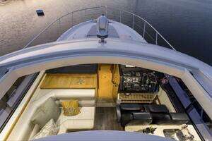 2016 Riviera 5000 Sport Yacht thumbnail 14