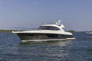 2016 Riviera 5000 Sport Yacht thumbnail 1