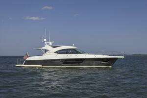 2016 Riviera 5000 Sport Yacht thumbnail 3