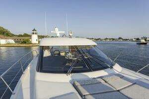 2016 Riviera 5000 Sport Yacht thumbnail 17