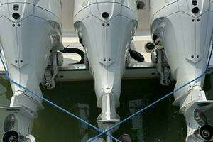 2023 Robalo R360 thumbnail 5